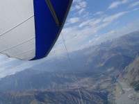 Landen auf dem Flugplatz in Chitral 2800m Betonpiste :-) (Bildmitte ziemlich klein)